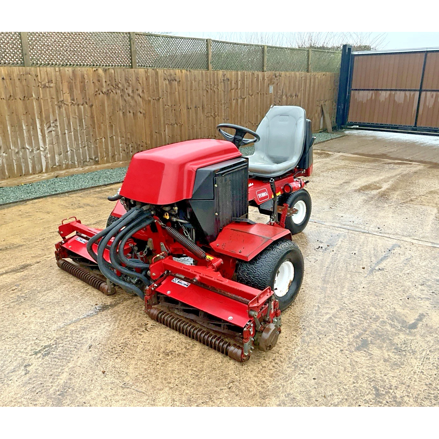 TORO REELMASTER 2000D TRIPLE CYLINDER RIDE ON LAWN MOWER